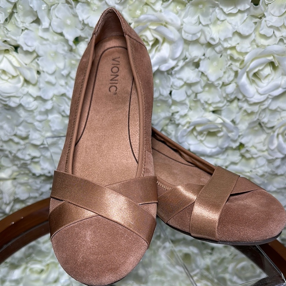 Vionic Brown Flats with Decorative Bow Detail